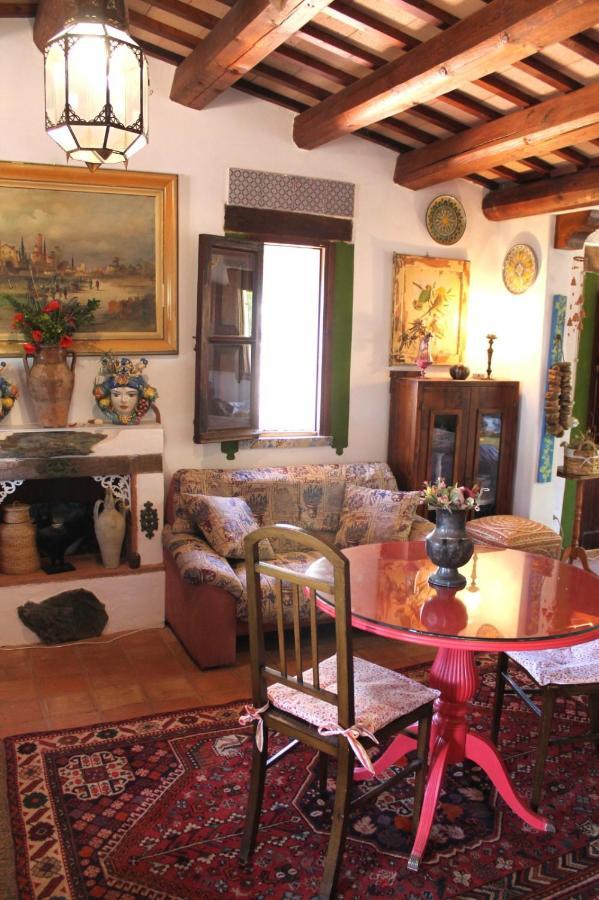 Il Corbezzolo Suite Appartament 卡斯泰卢佐 外观 照片